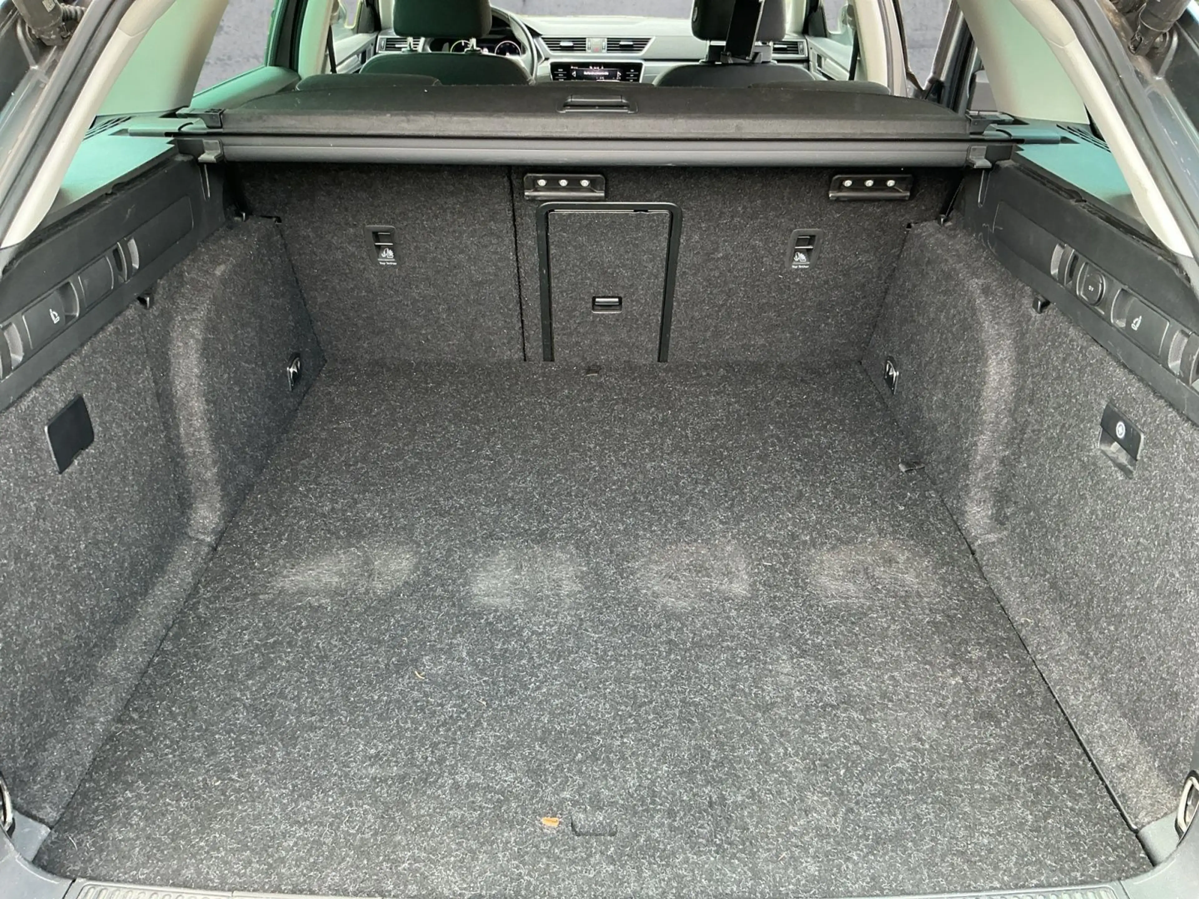Skoda Superb Combi iV STYLE BEAM+NAVI+APP+ACC+SHZ+AHK — photo 14