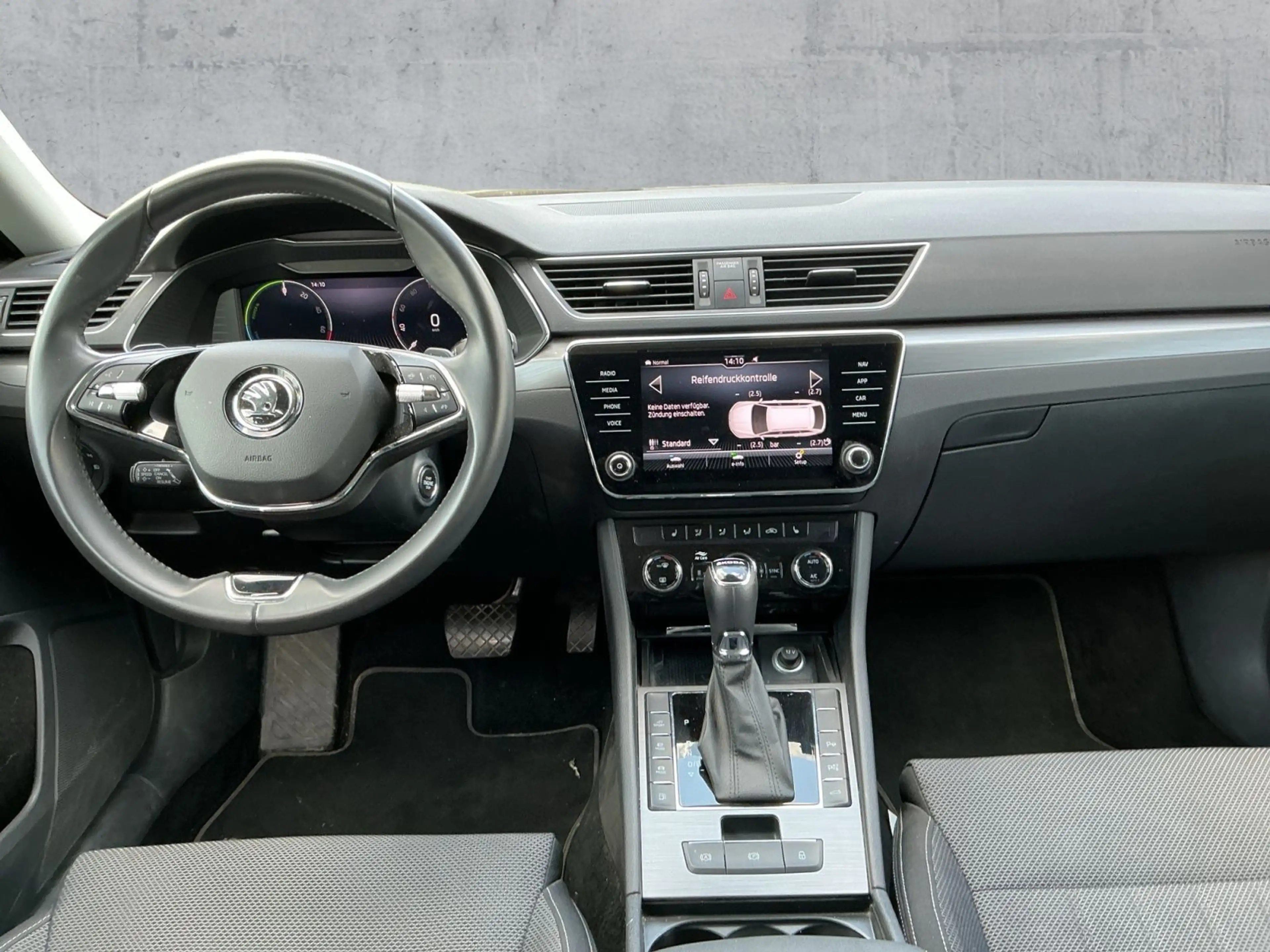 Skoda Superb Combi iV STYLE BEAM+NAVI+APP+ACC+SHZ+AHK — photo 9
