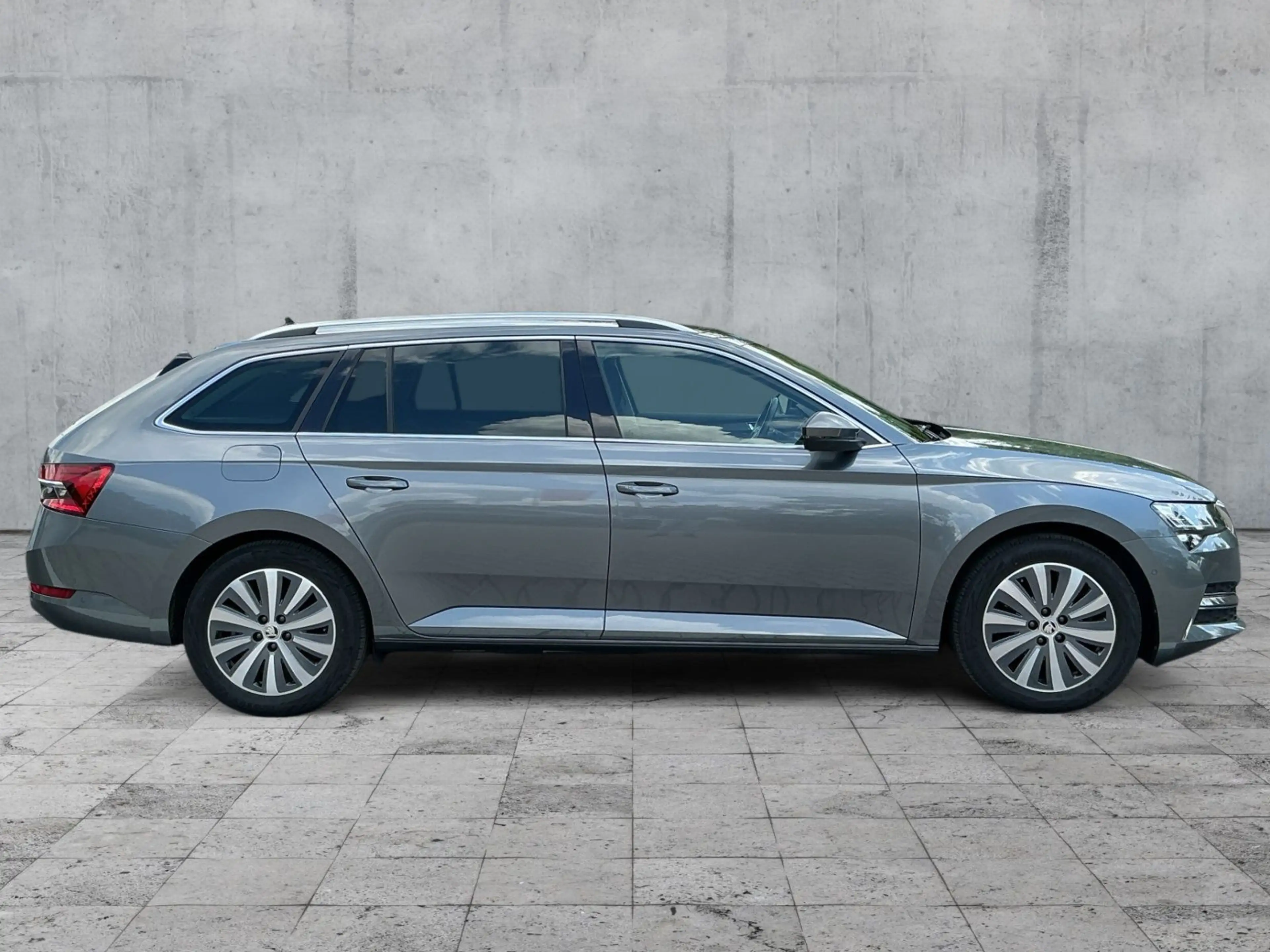 Skoda Superb Combi iV STYLE BEAM+NAVI+APP+ACC+SHZ+AHK — photo 7