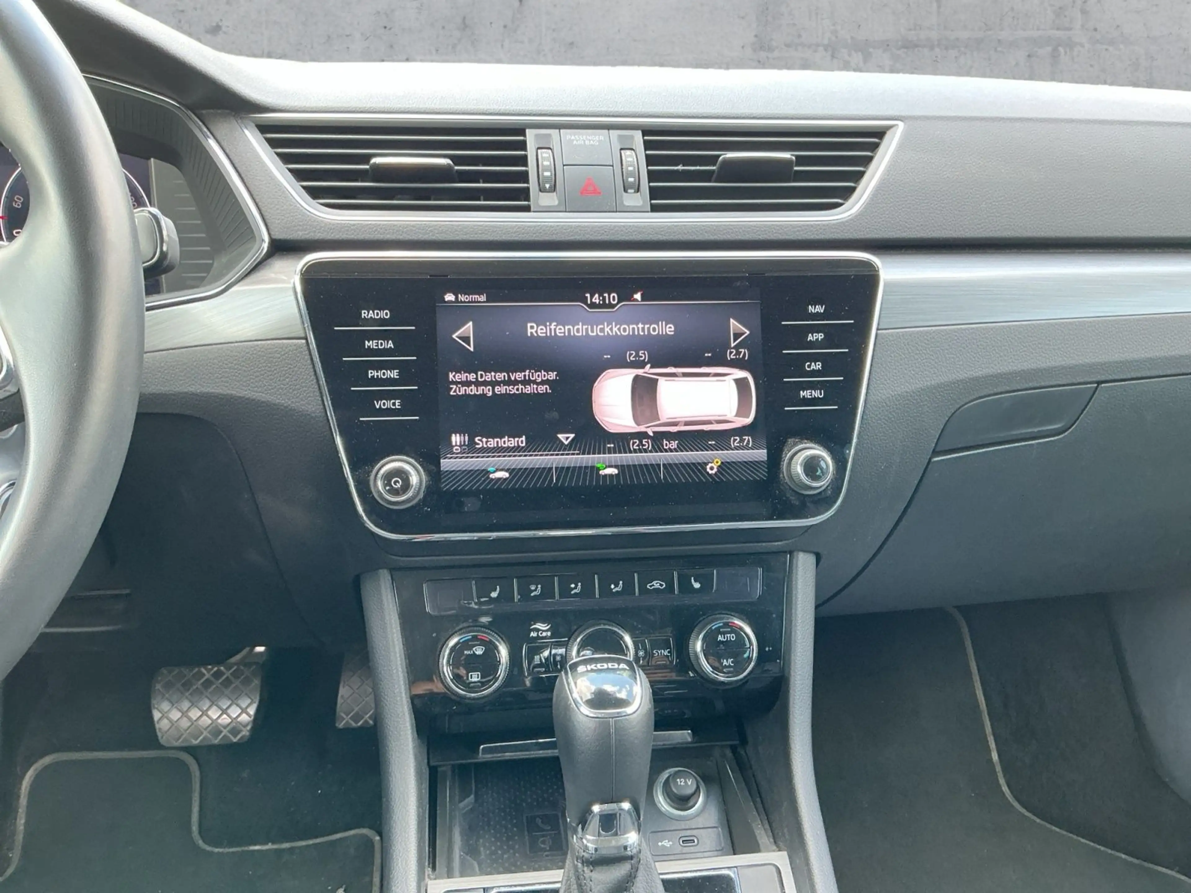 Skoda Superb Combi iV STYLE BEAM+NAVI+APP+ACC+SHZ+AHK — photo 11