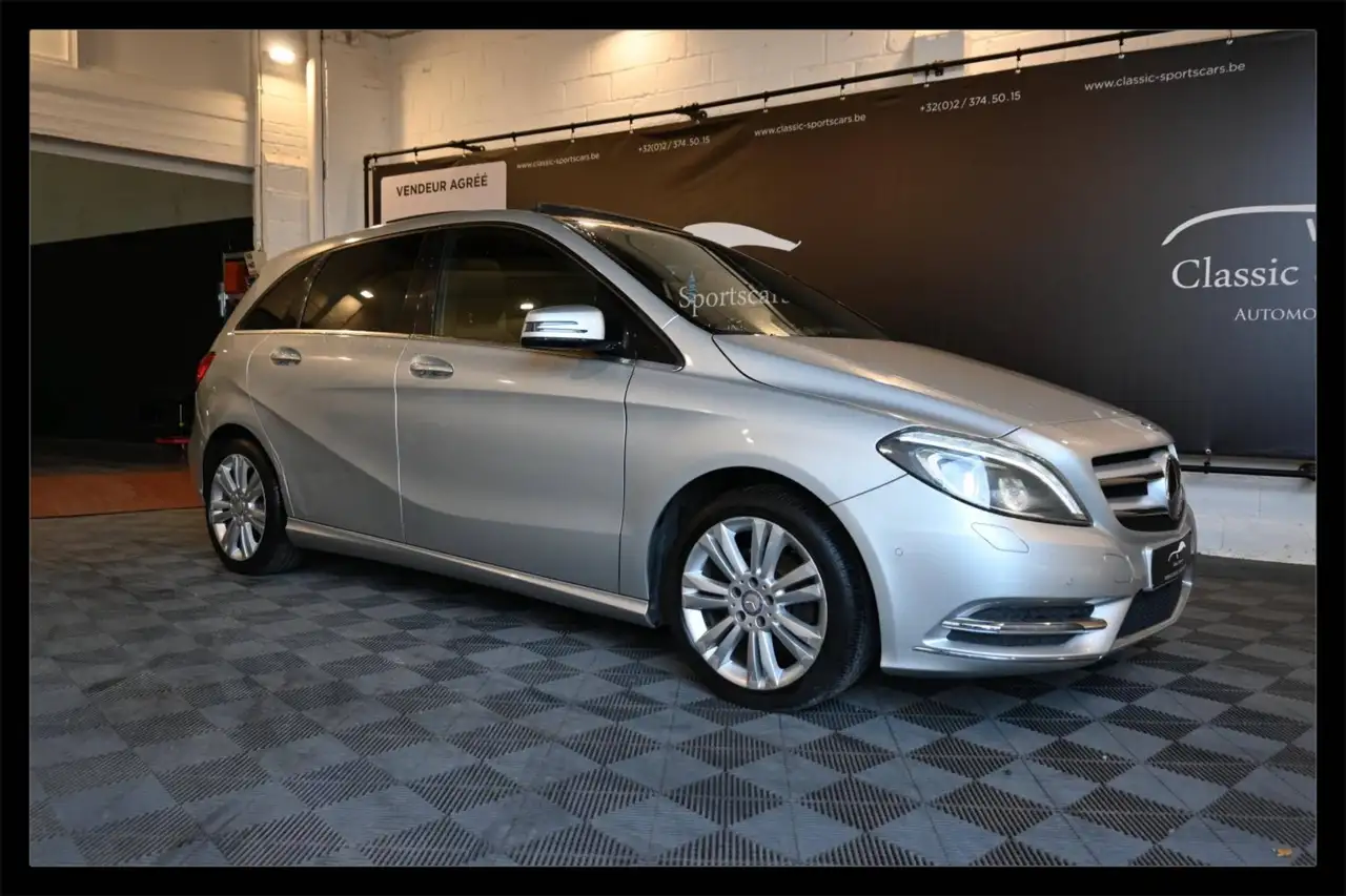 Mercedes-Benz B 180