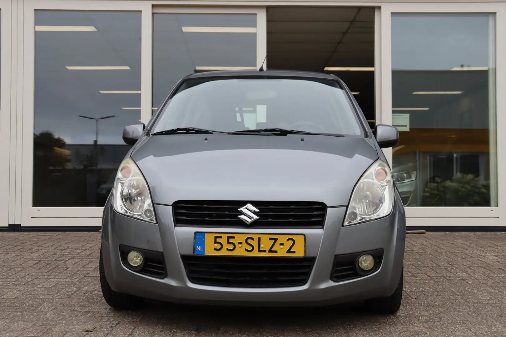 Suzuki Splash 1.0 VVT Comfort, Airco, NAP, LMV, Prijs is rijklaa Gris - 2