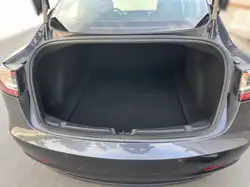 Tesla Model 3 снимка Tesla Model 3
