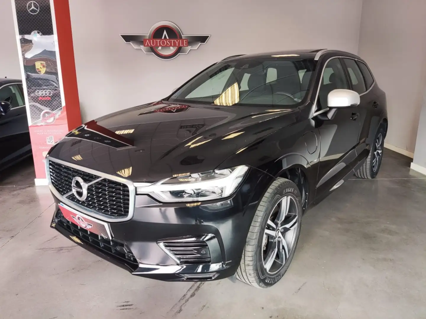 Volvo XC60 T8 Twin R-Design Premium Edition Negro - 2