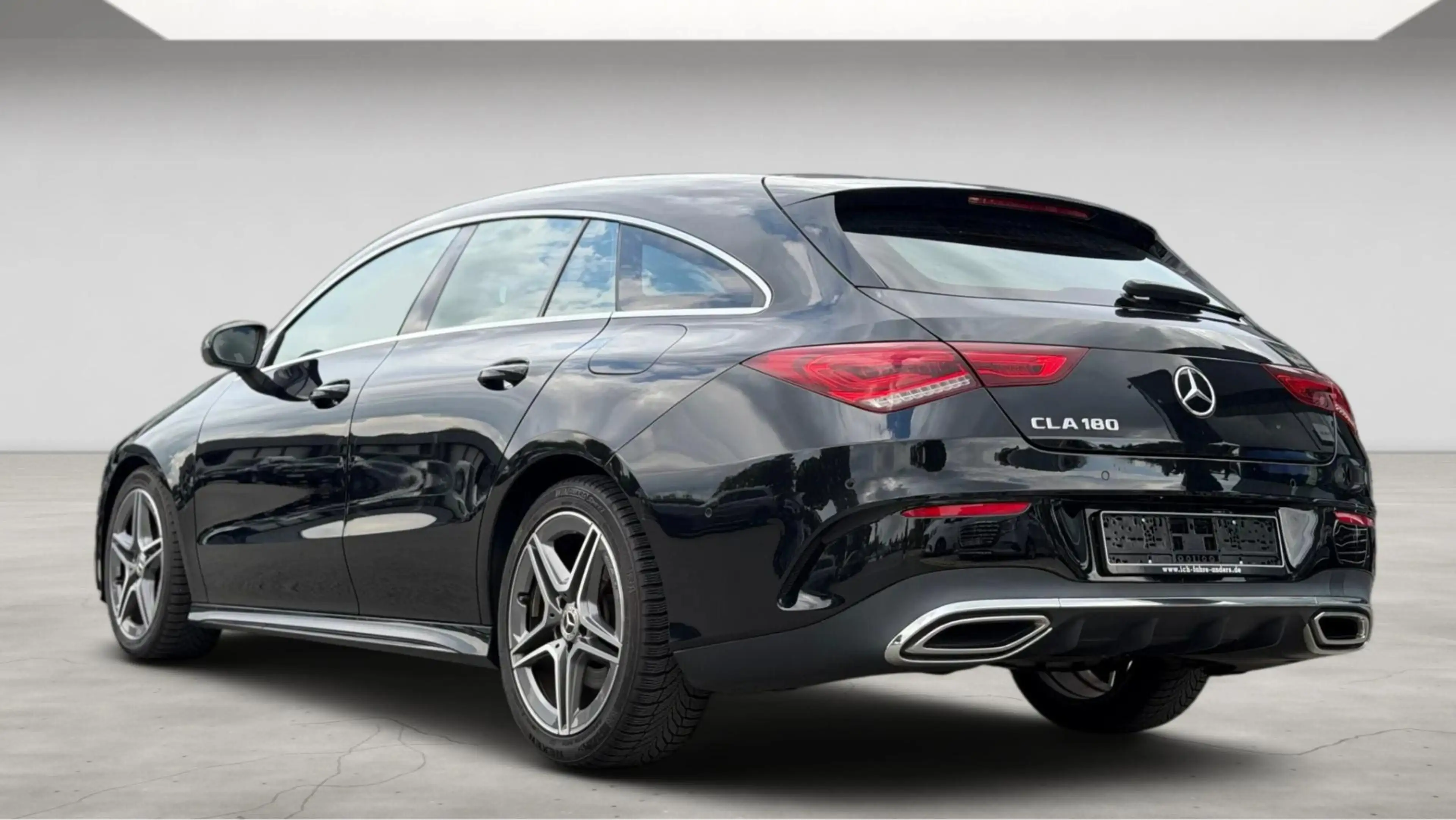 Mercedes-Benz CLA 180 Shooting Brake CLA AMG Line — photo 2