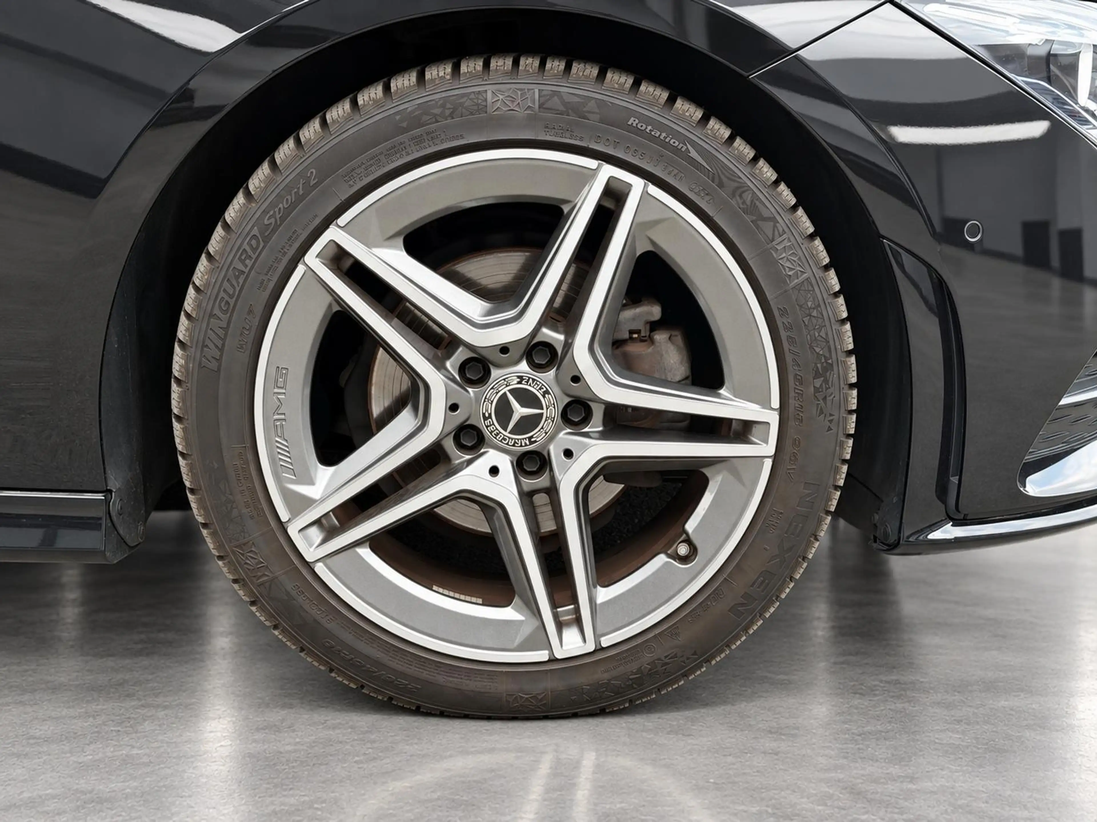 Mercedes-Benz CLA 180 Shooting Brake CLA AMG Line — photo 4