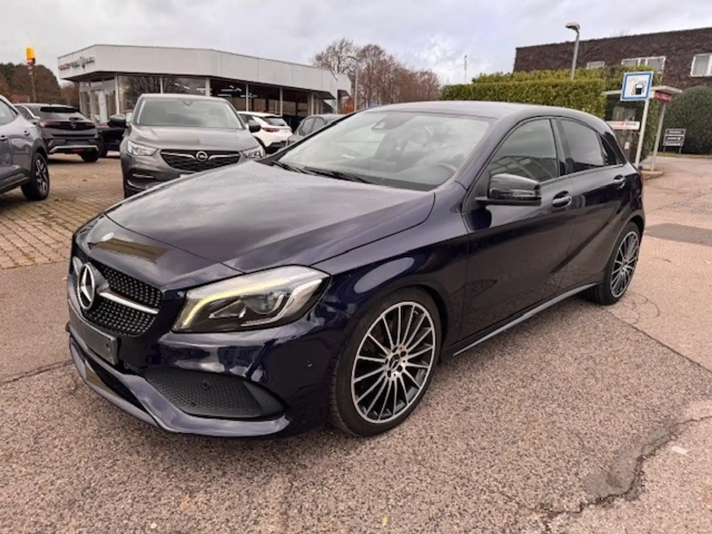 Mercedes-Benz A 220 d 4Matic 7G-DCT AMG Line - 2