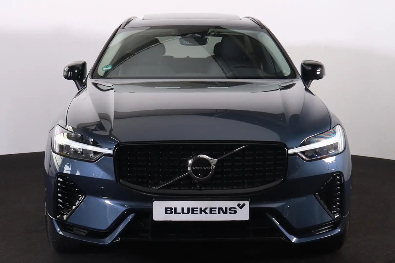 Volvo XC60 T8 Recharge AWD Plus Dark - LONG RANGE - Luchtveri Blauw - 2
