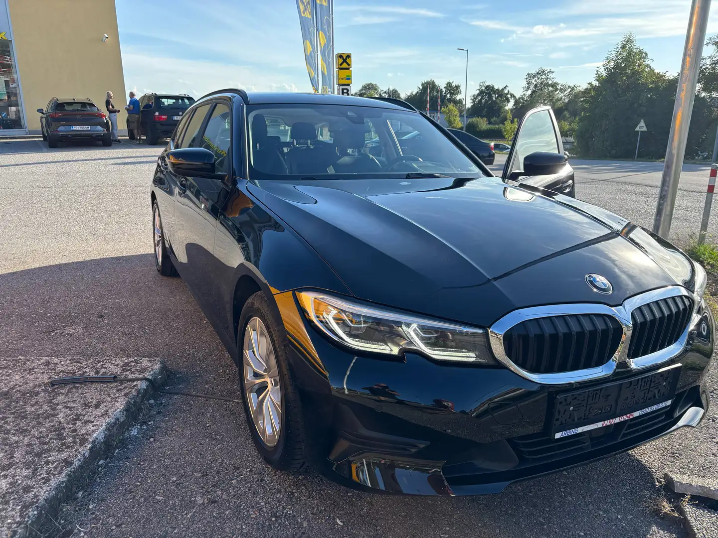 BMW 320 320 d Advantage Schwarz - 1