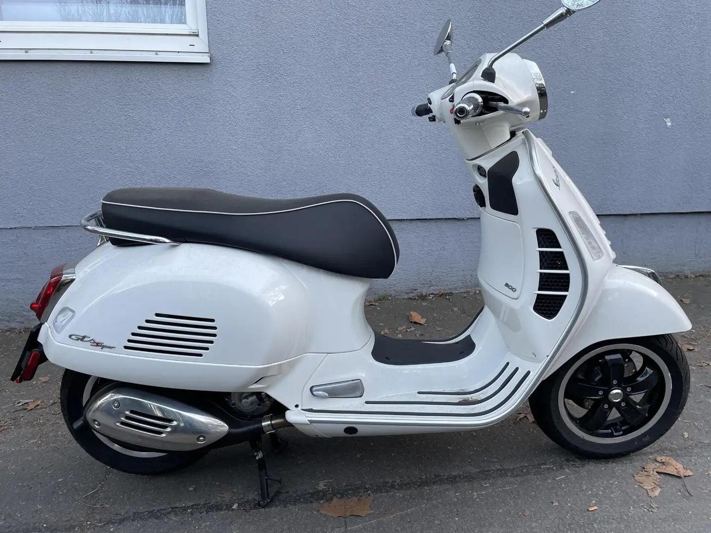 Vespa GTS Super 300 ABS ASR LED Alb - 1