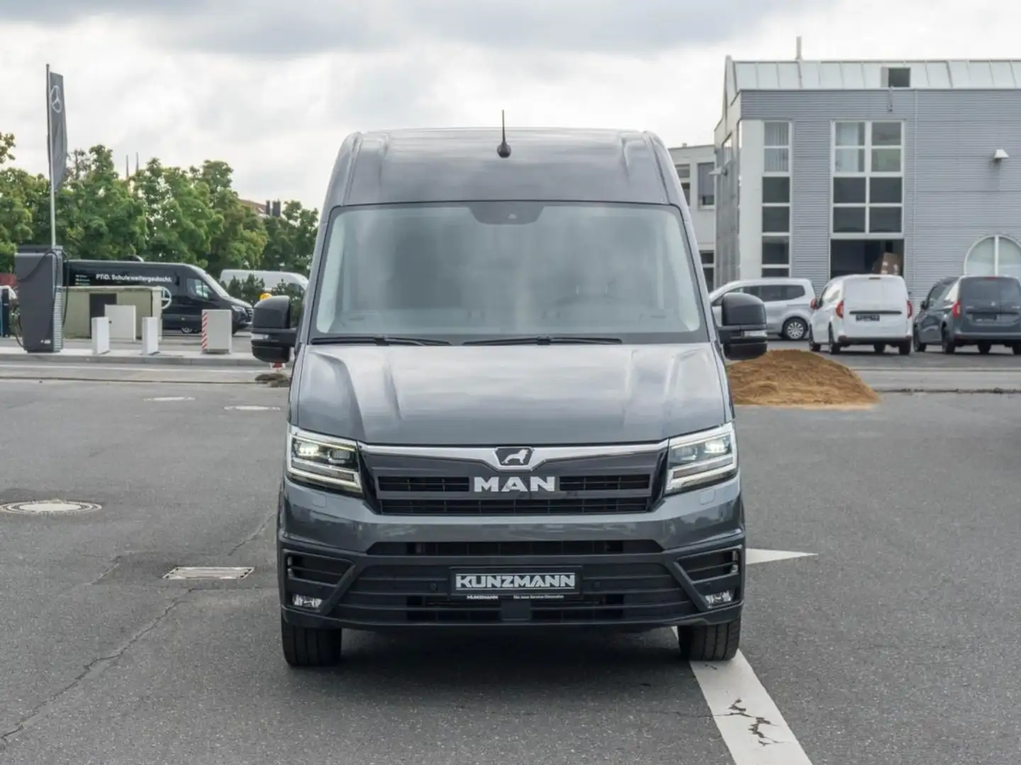 MAN TGE 3.180 4x4 Kasten lang Standhzg Kamera Klima AC Grau - 2