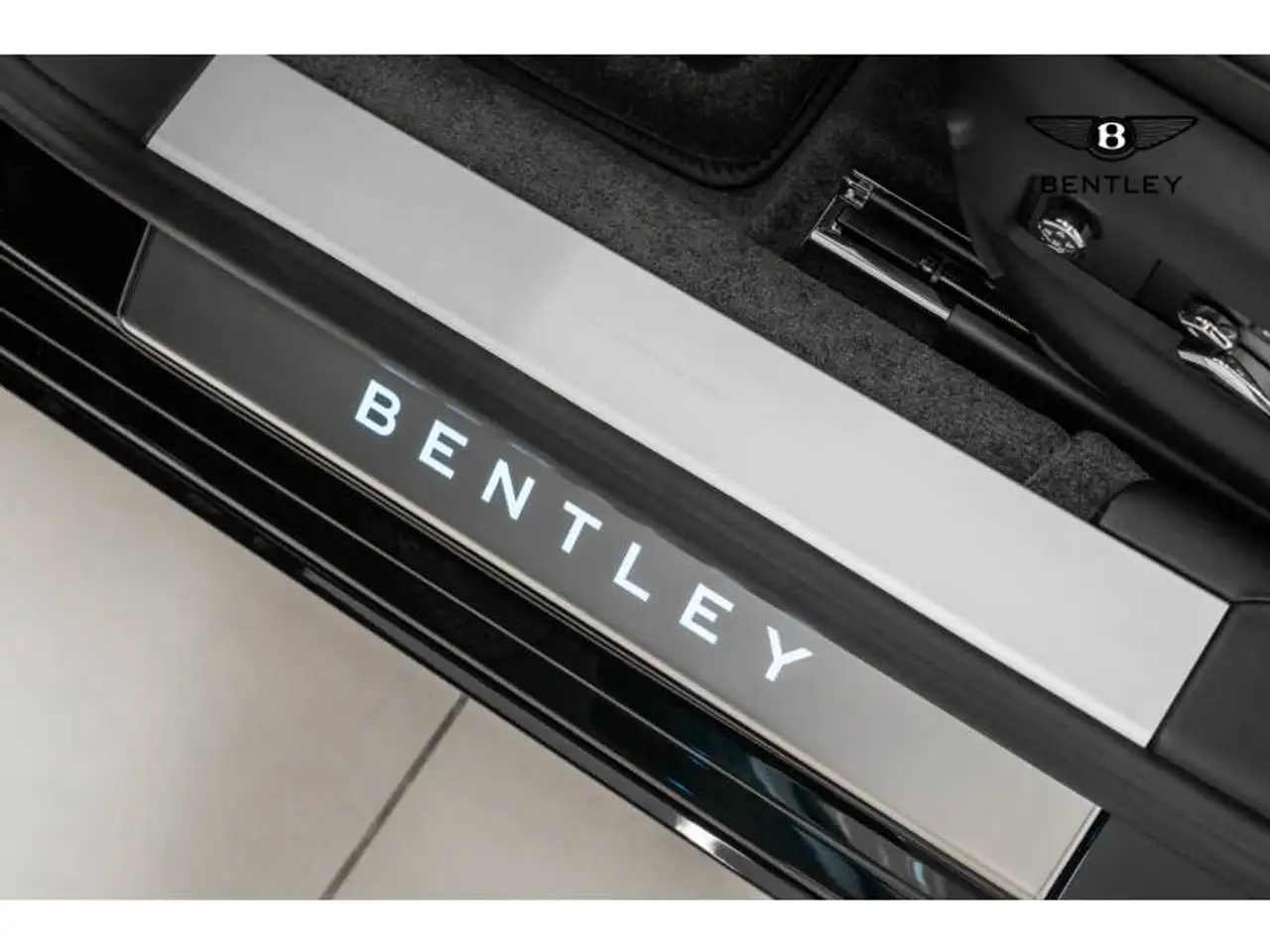 Bentley Flying Spur 2025 — фото 14