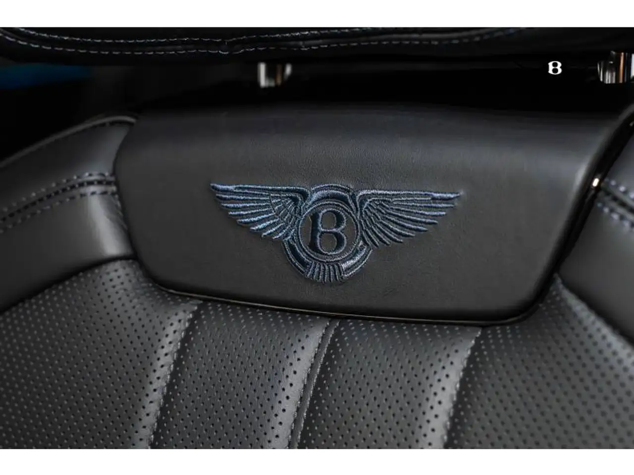 Bentley Flying Spur 2025 — фото 19