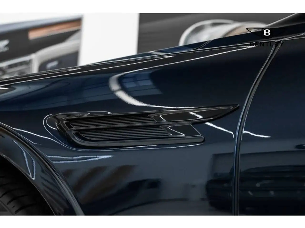 Bentley Flying Spur 2025 — фото 10
