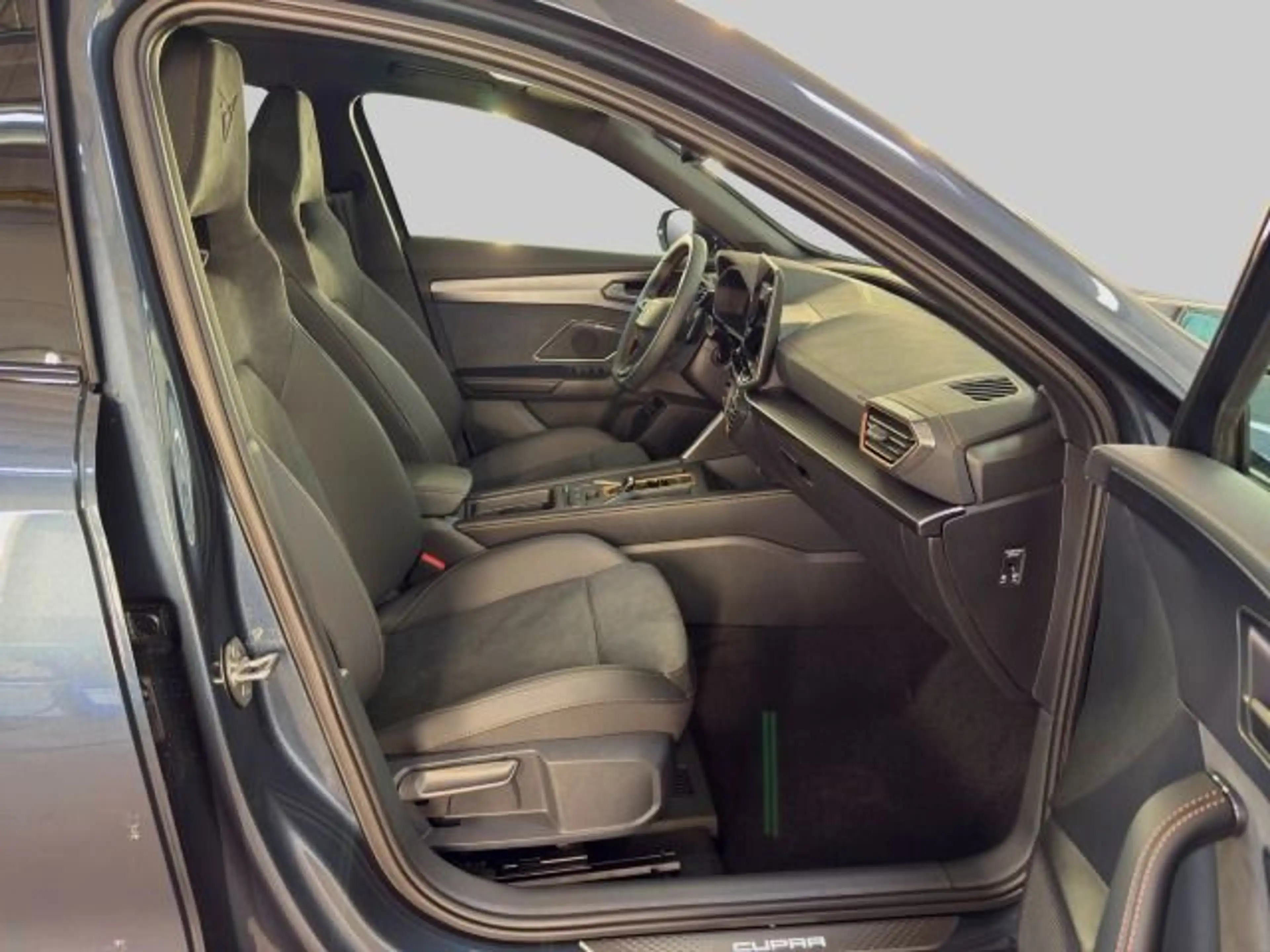 CUPRA Formentor 1.5 e-HYBRID DSG VZ AREA VIEW SENNHEIS — photo 4