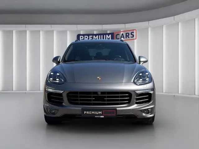 Porsche Cayenne view 8