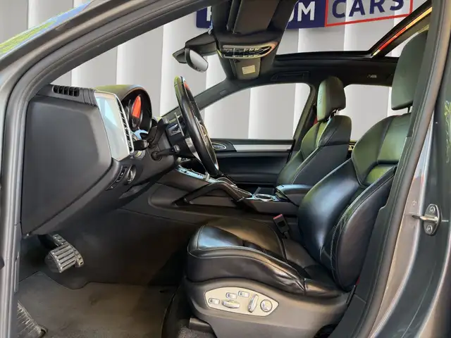 Porsche Cayenne view 10