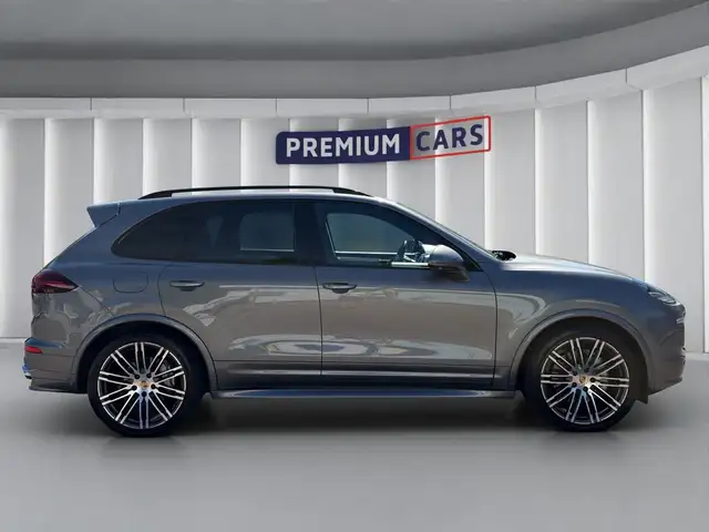 Porsche Cayenne view 6