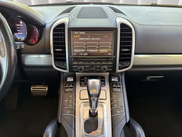 Porsche Cayenne view 14
