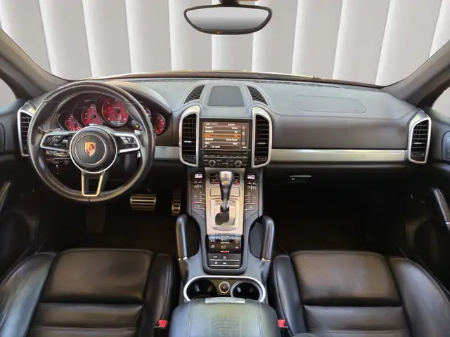 Porsche Cayenne view 11
