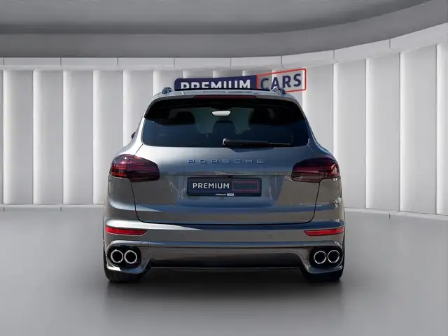 Porsche Cayenne view 4