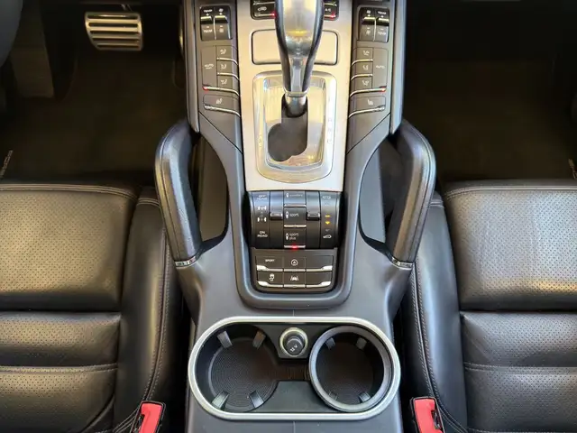 Porsche Cayenne view 15