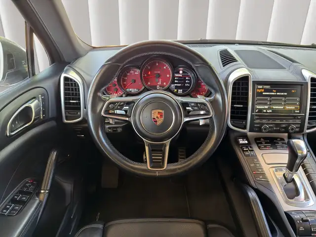 Porsche Cayenne view 12
