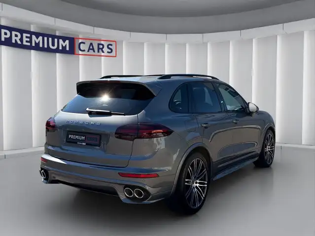 Porsche Cayenne view 5