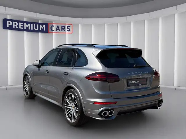 Porsche Cayenne view 3