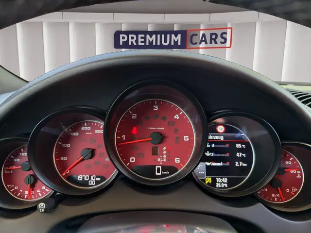 Porsche Cayenne view 13
