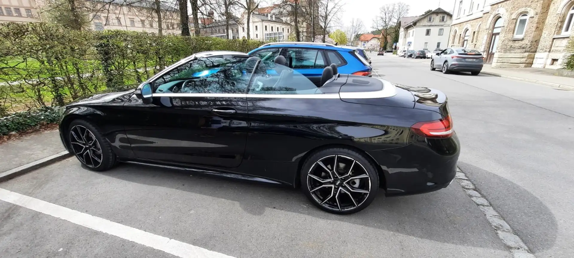 Mercedes-Benz C 300 Cabrio 9G-TRONIC AMG Line Schwarz - 1
