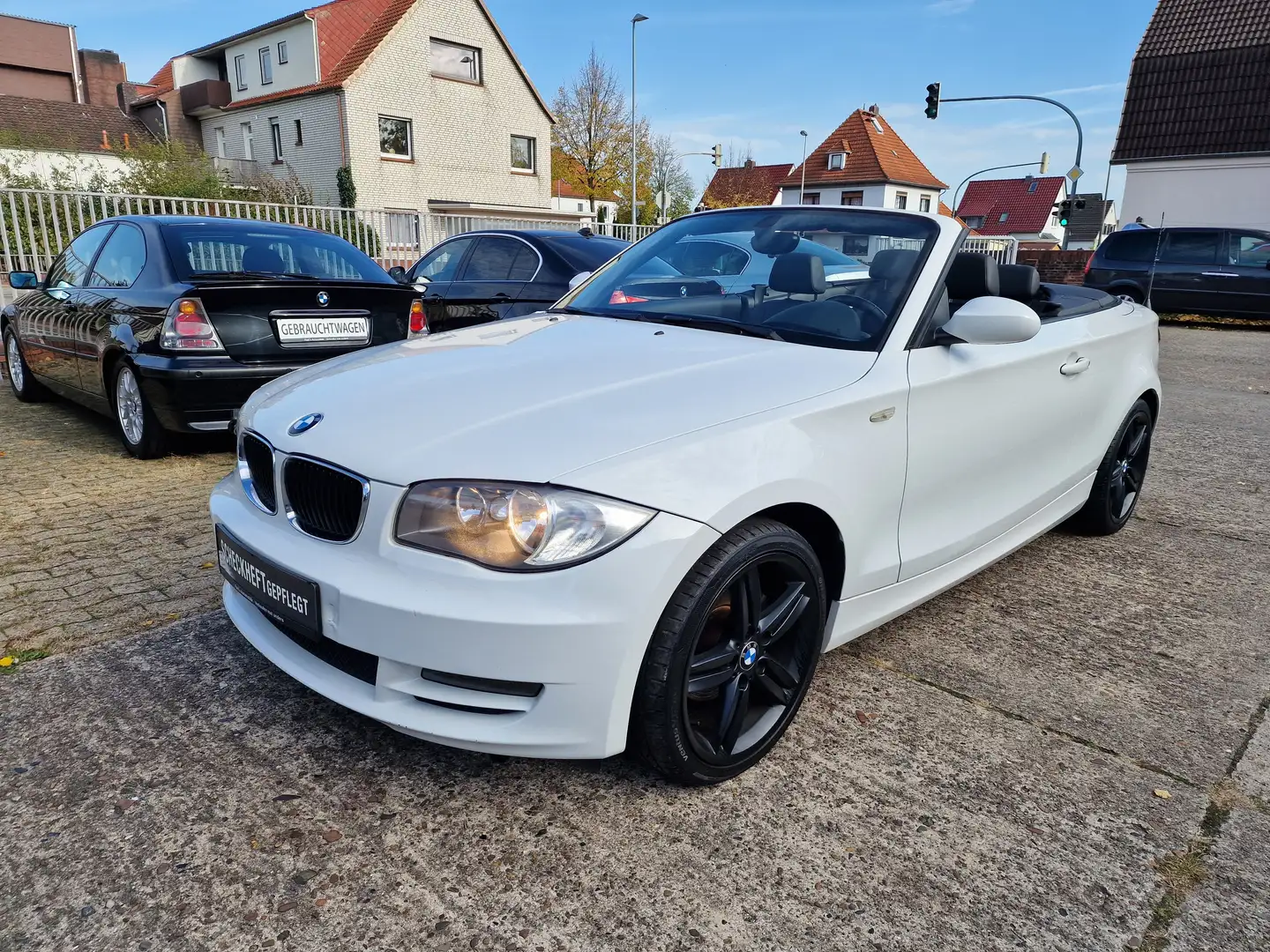 BMW 118 i Cabrio *Leder*PDC*TÜV-07.2025/Neu*Kette-Neu* Weiß - 1