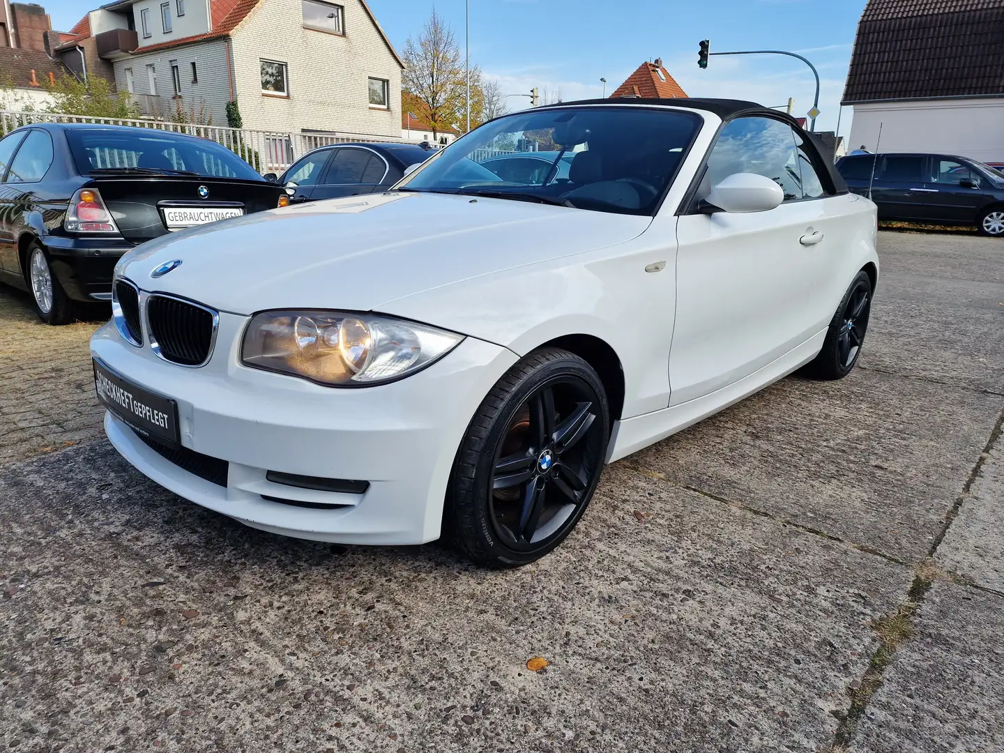BMW 118 i Cabrio *Leder*PDC*TÜV-07.2025/Neu*Kette-Neu* Weiß - 2