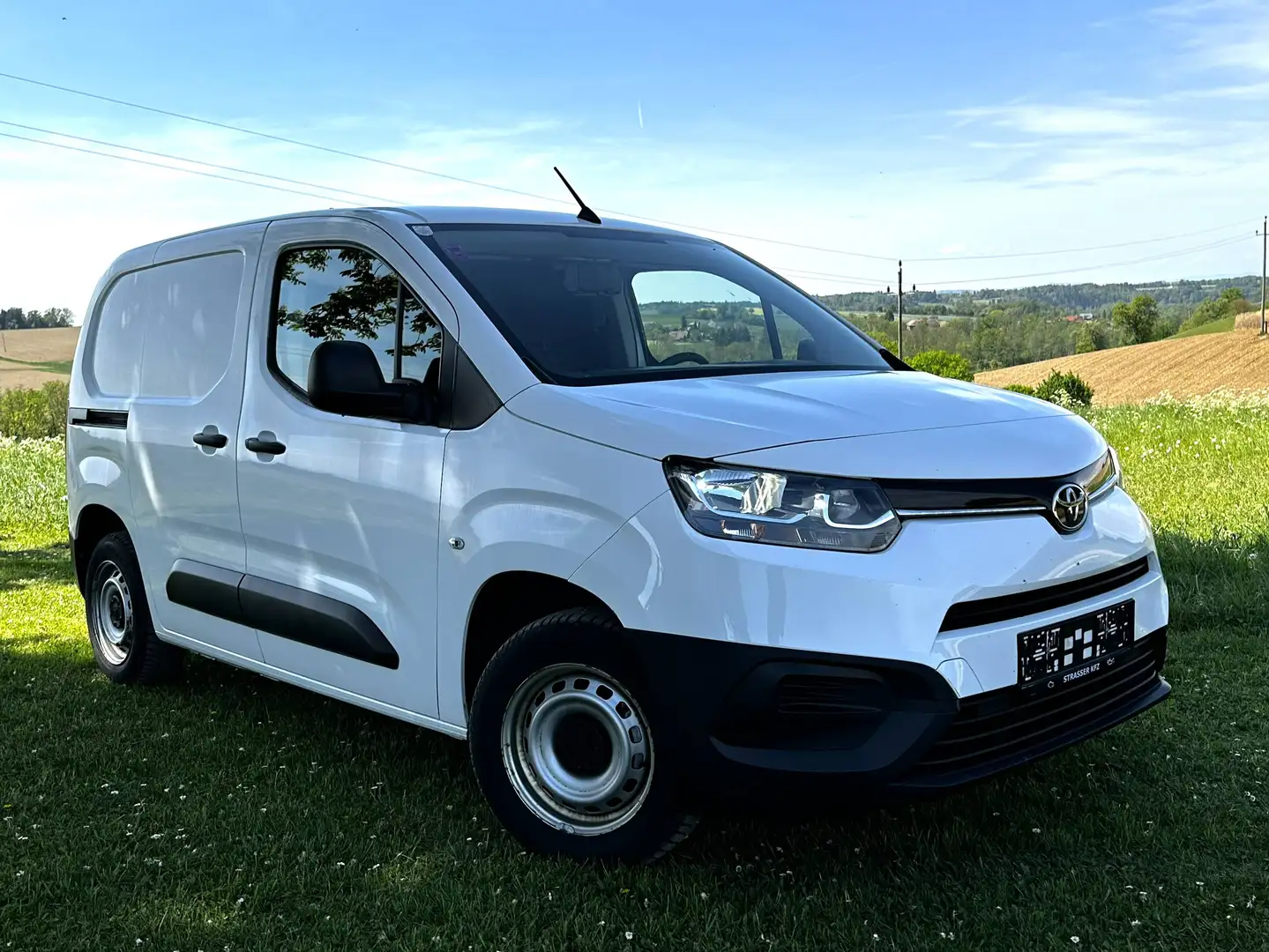 Toyota Proace City Toyota Pro Ace 1,5 D-4D 75 - L1H1 Transporter / Kastenwagen Weiß - 2