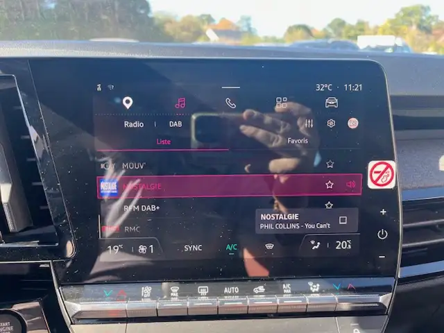 Renault Austral view 11