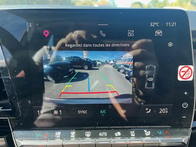 Renault Austral view 9