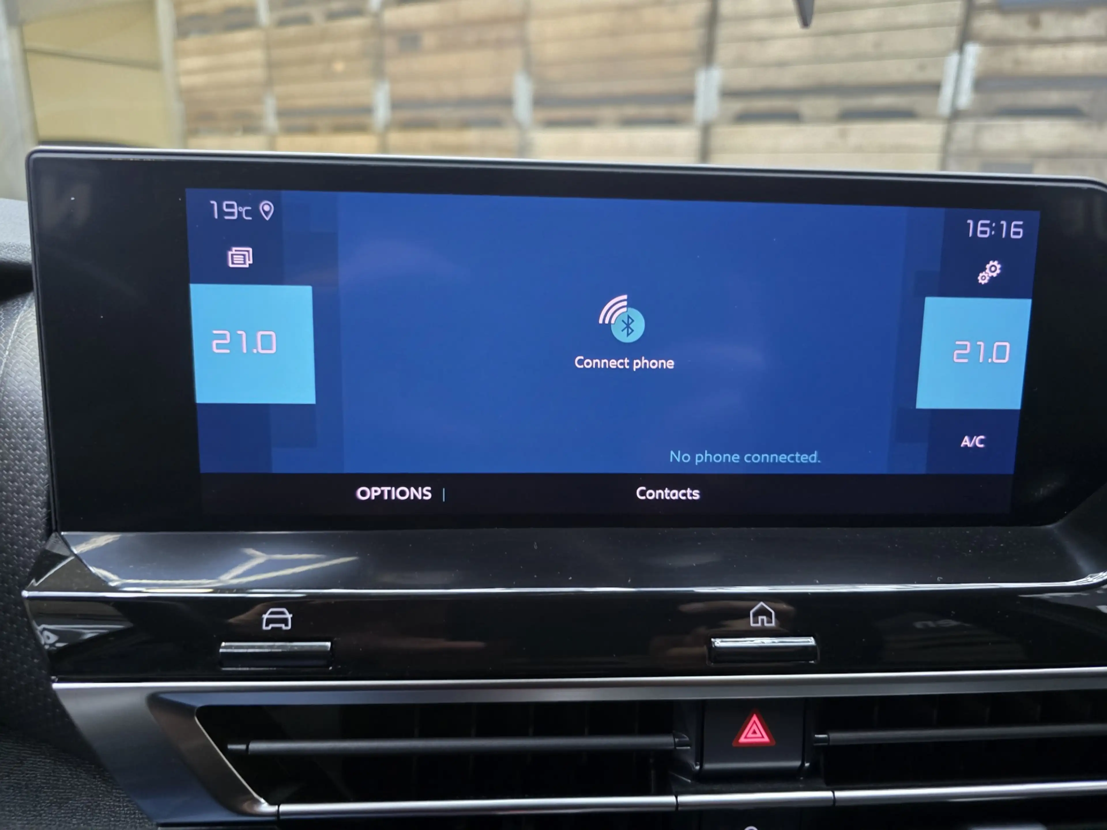 Citroen E-C4 Electric You 50 kWh Pano Leder Navi Camera LM SOH 90% 18"LM — photo 13