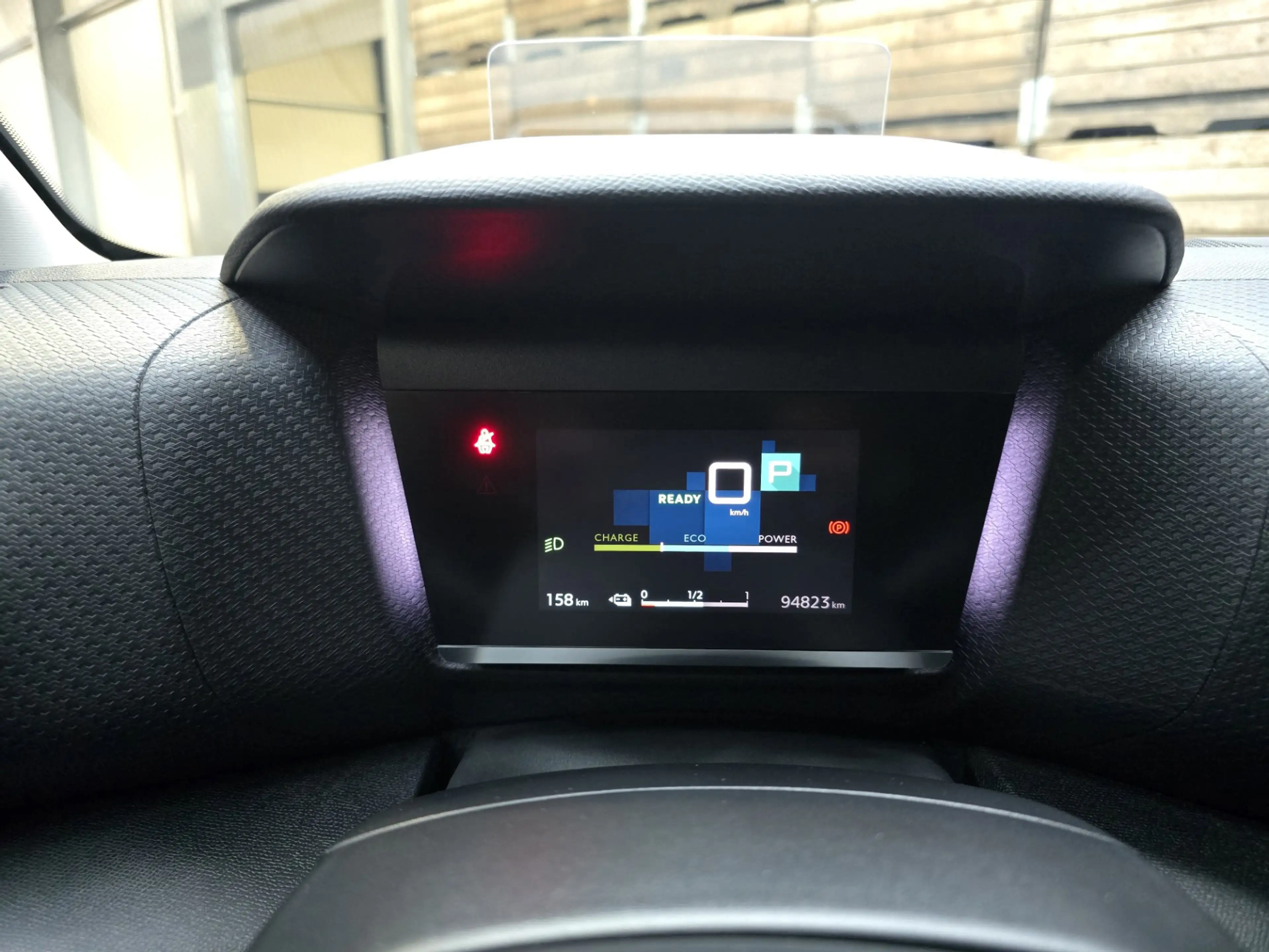 Citroen E-C4 Electric You 50 kWh Pano Leder Navi Camera LM SOH 90% 18"LM — photo 9