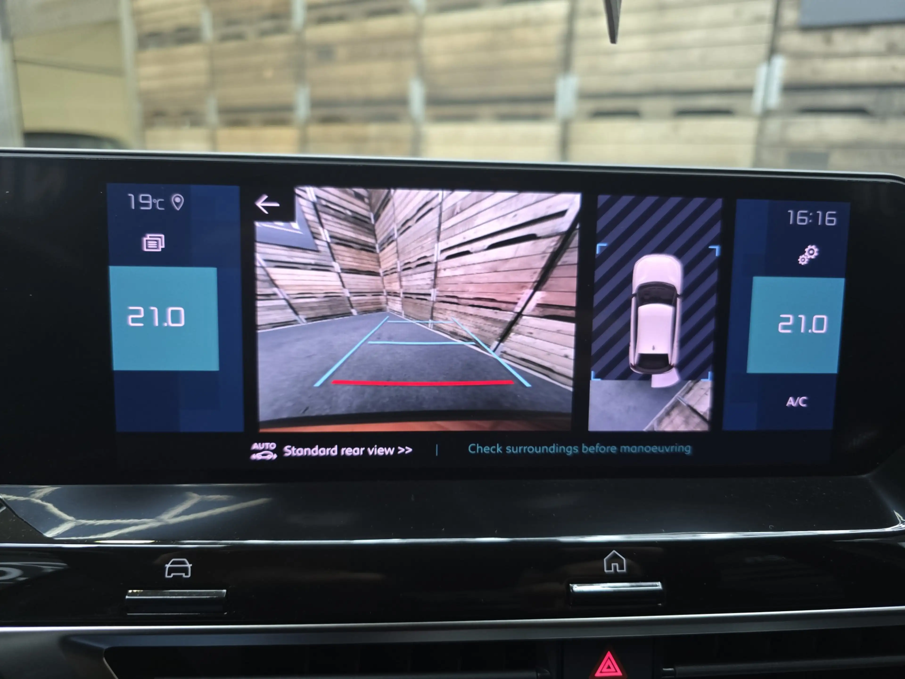 Citroen E-C4 Electric You 50 kWh Pano Leder Navi Camera LM SOH 90% 18"LM — photo 14