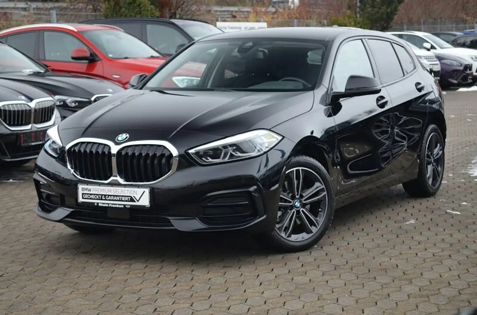 BMW 118 i Sport Line LiveCptProf.Ad.LED.AHK.Keyless Schwarz - 2