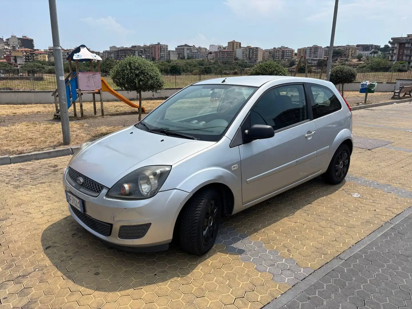 Ford Fiesta Fiesta V 2007 3p 1.4 tdci Ghia Grigio - 1