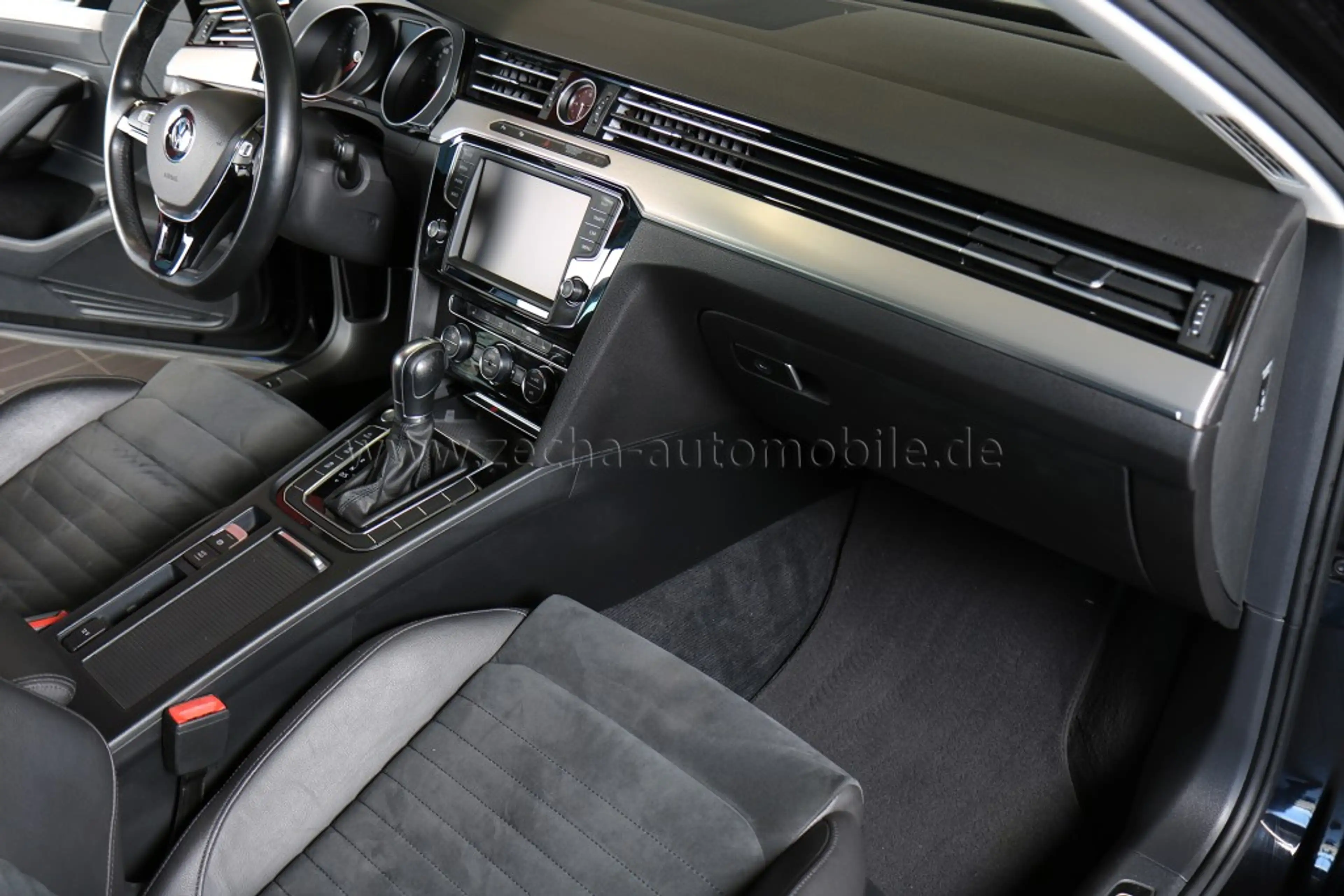 Volkswagen Passat 2.0TDI DSG 4Motion Highline AHK ACC Panod. — photo 20