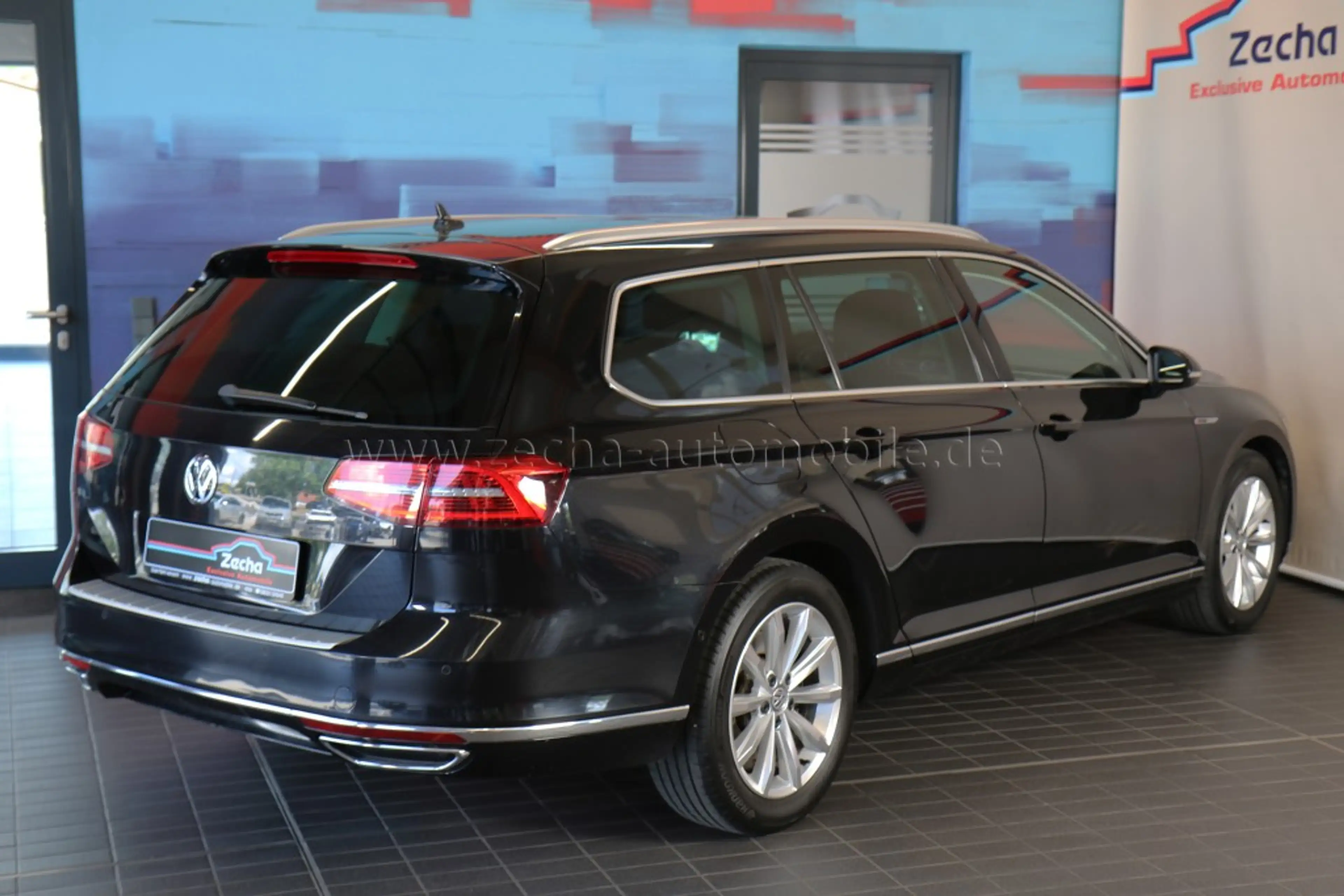Volkswagen Passat 2.0TDI DSG 4Motion Highline AHK ACC Panod. — photo 21