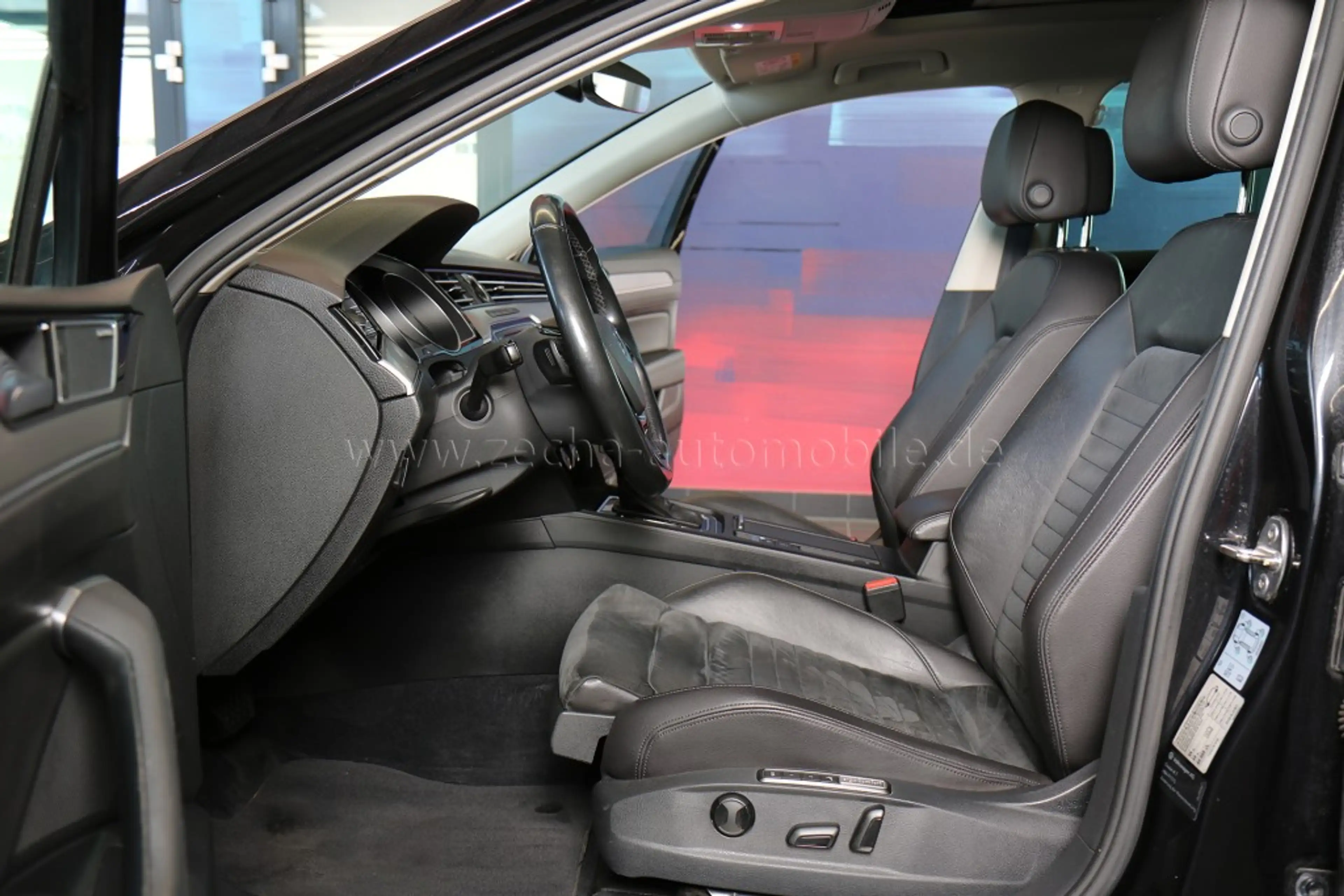 Volkswagen Passat 2.0TDI DSG 4Motion Highline AHK ACC Panod. — photo 2