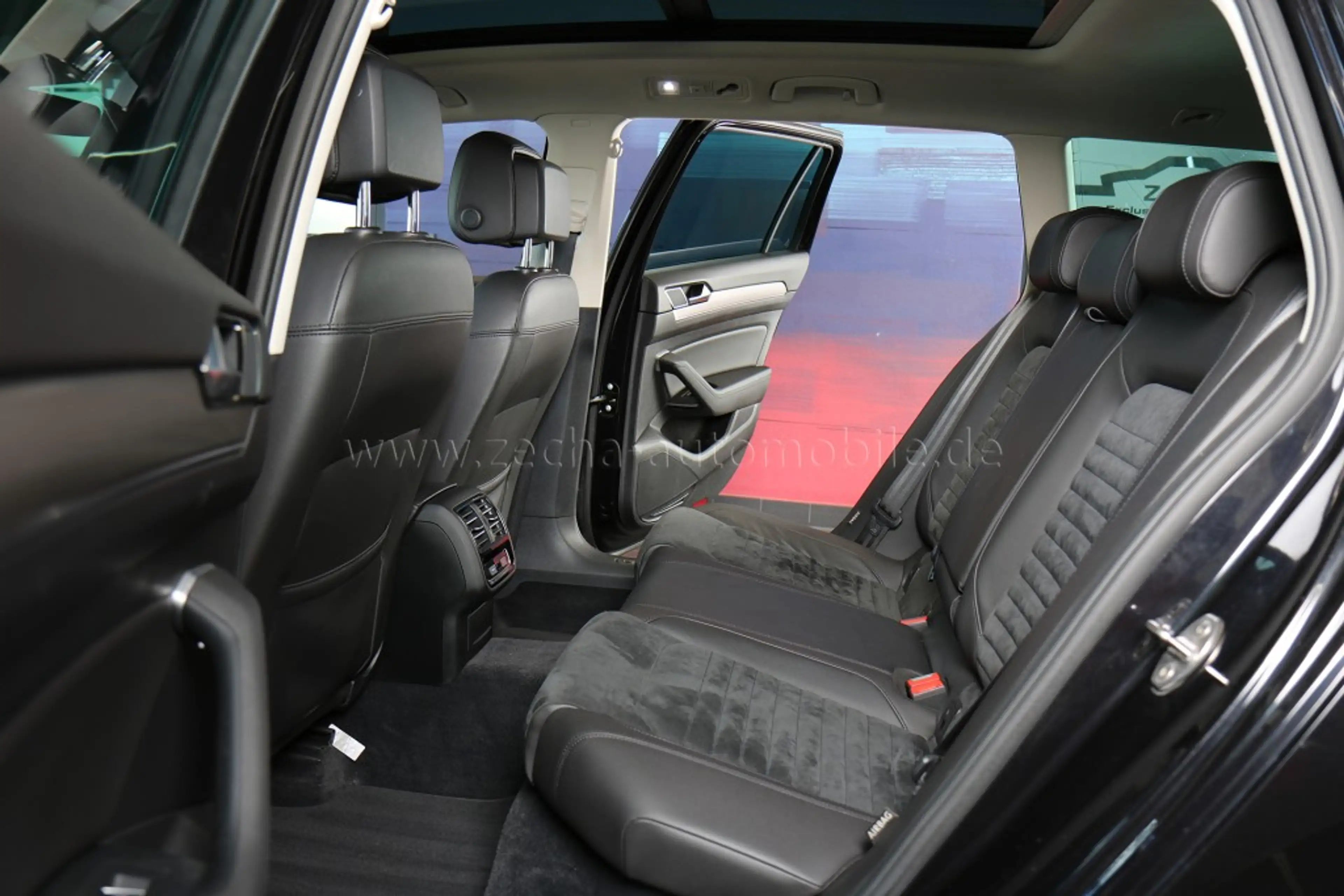 Volkswagen Passat 2.0TDI DSG 4Motion Highline AHK ACC Panod. — photo 16