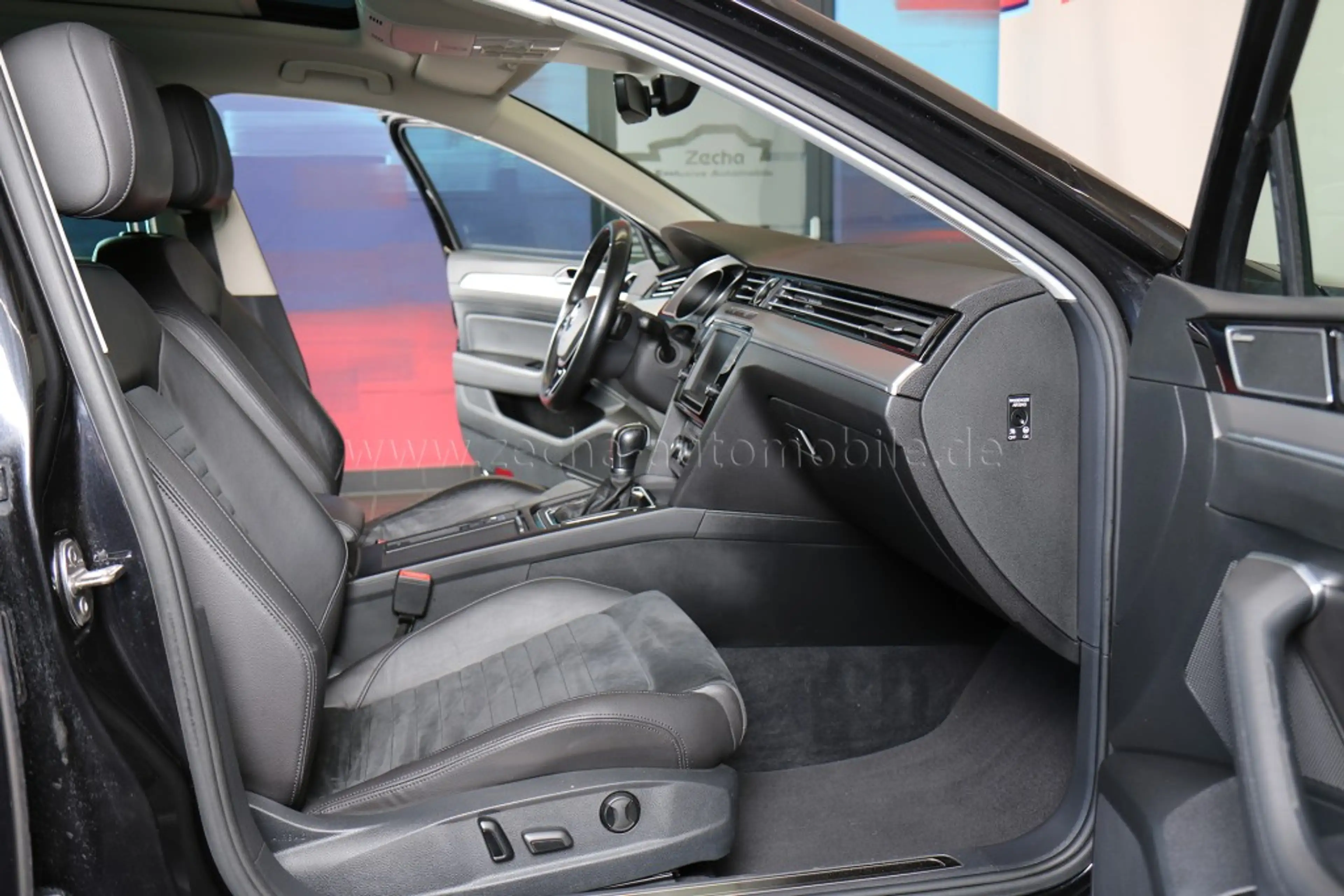 Volkswagen Passat 2.0TDI DSG 4Motion Highline AHK ACC Panod. — photo 19