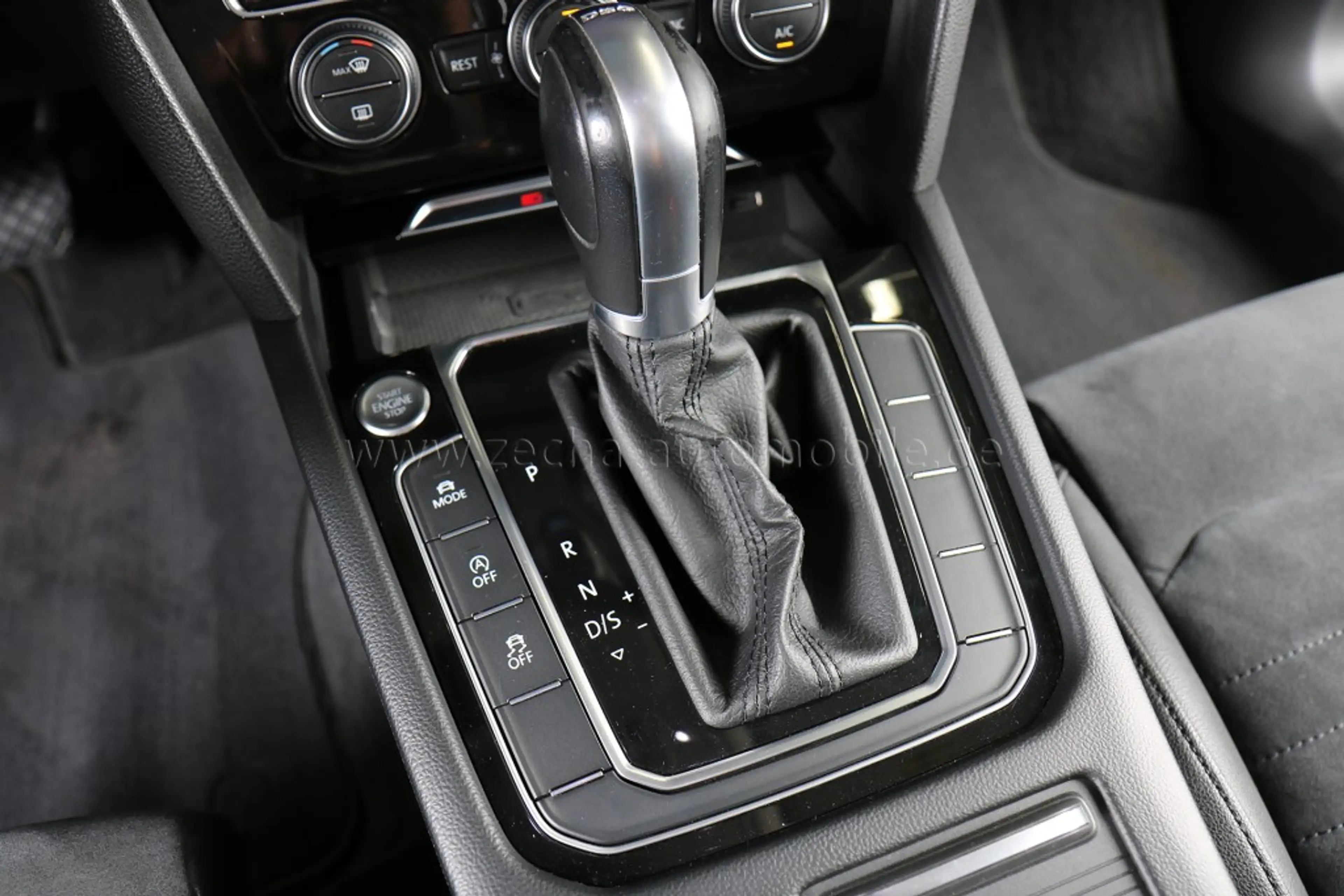 Volkswagen Passat 2.0TDI DSG 4Motion Highline AHK ACC Panod. — photo 10