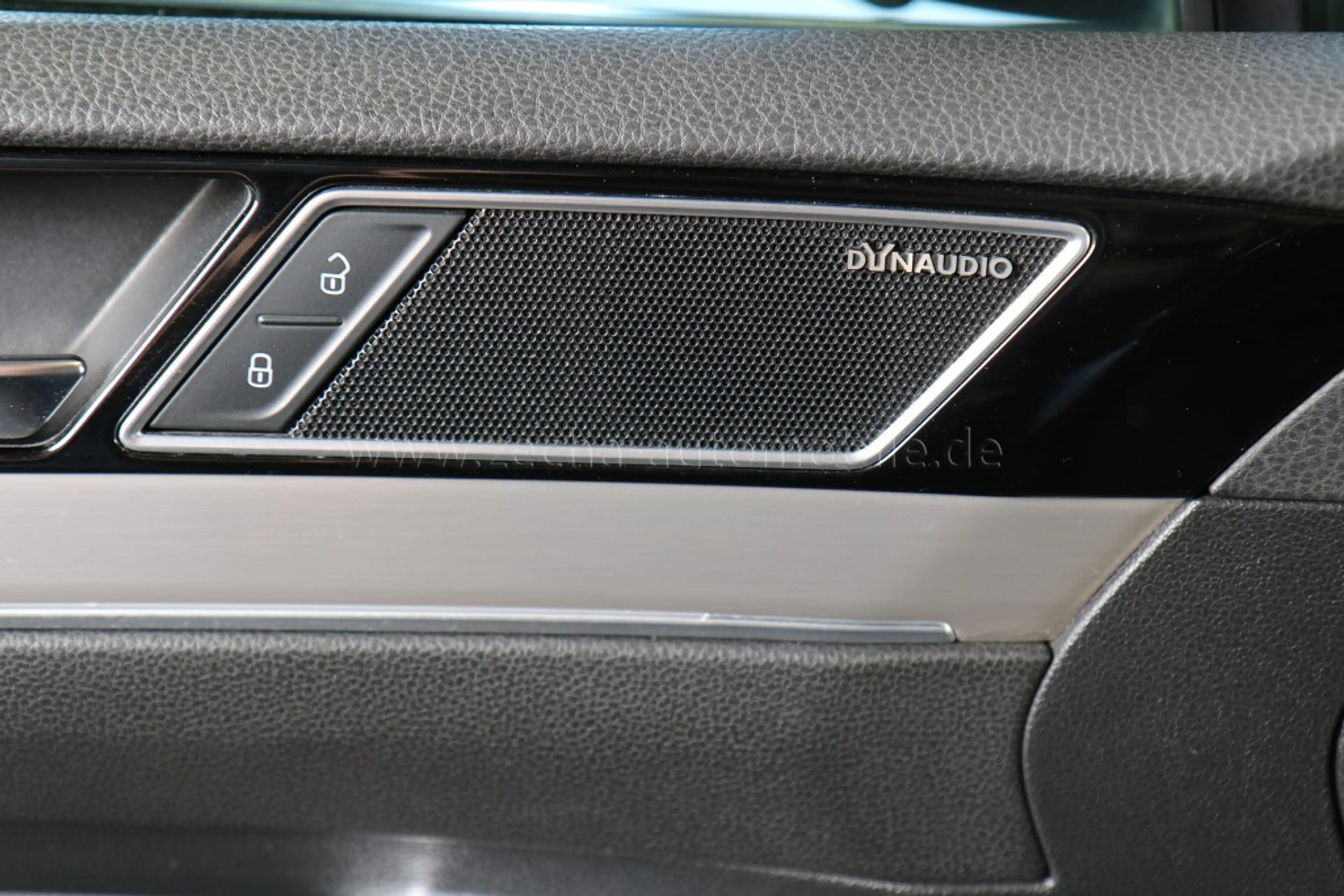 Volkswagen Passat 2.0TDI DSG 4Motion Highline AHK ACC Panod. — photo 4