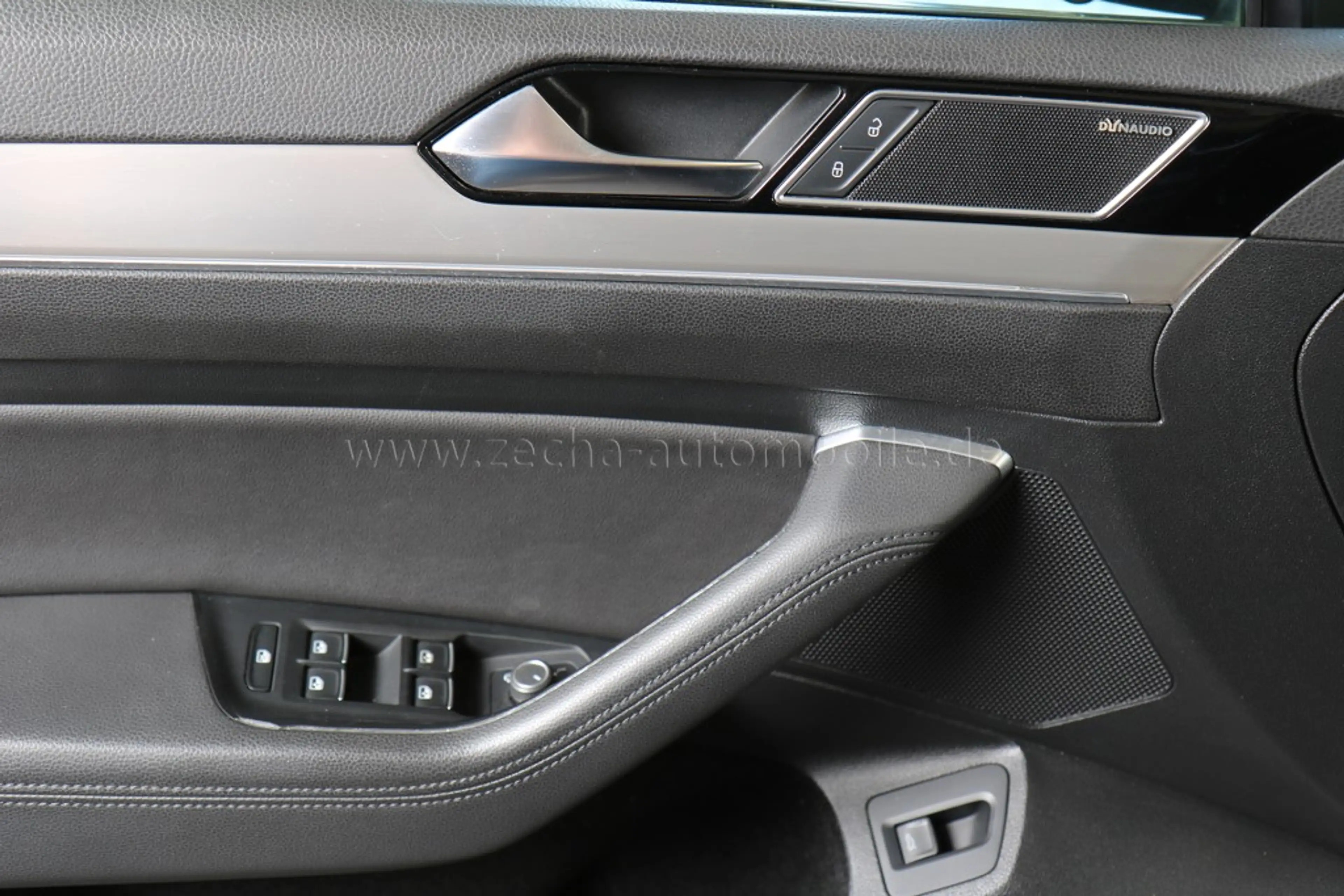 Volkswagen Passat 2.0TDI DSG 4Motion Highline AHK ACC Panod. — photo 3