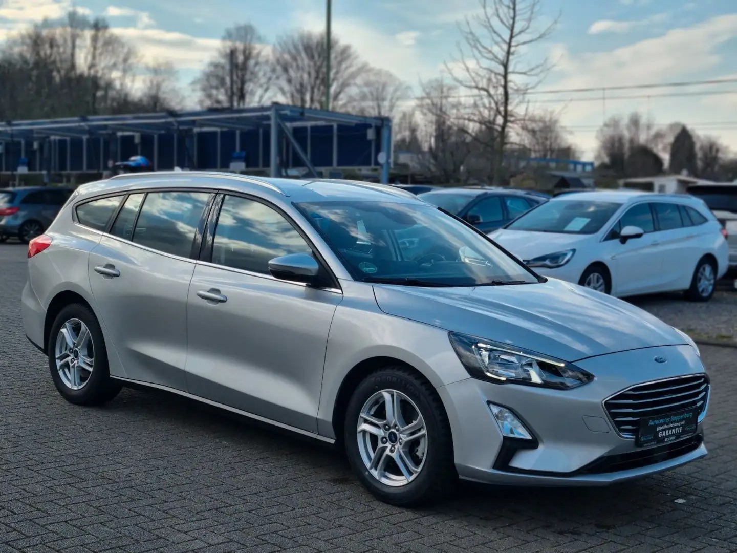 Ford Focus Turnier Automatik/Navi/Kamera/AppleCar Argent - 2